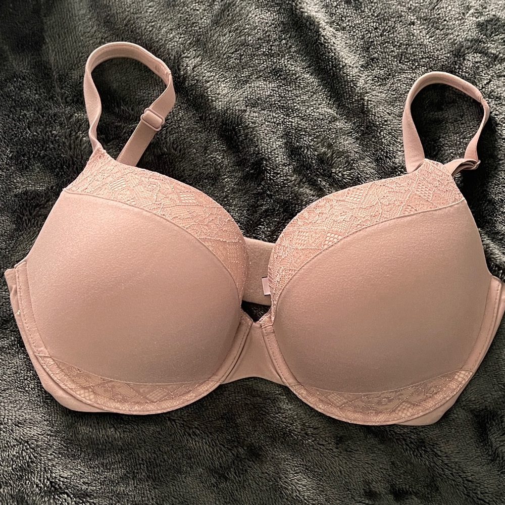Victoria's Secret Smooth Lace-Accent Bra in Light Blush